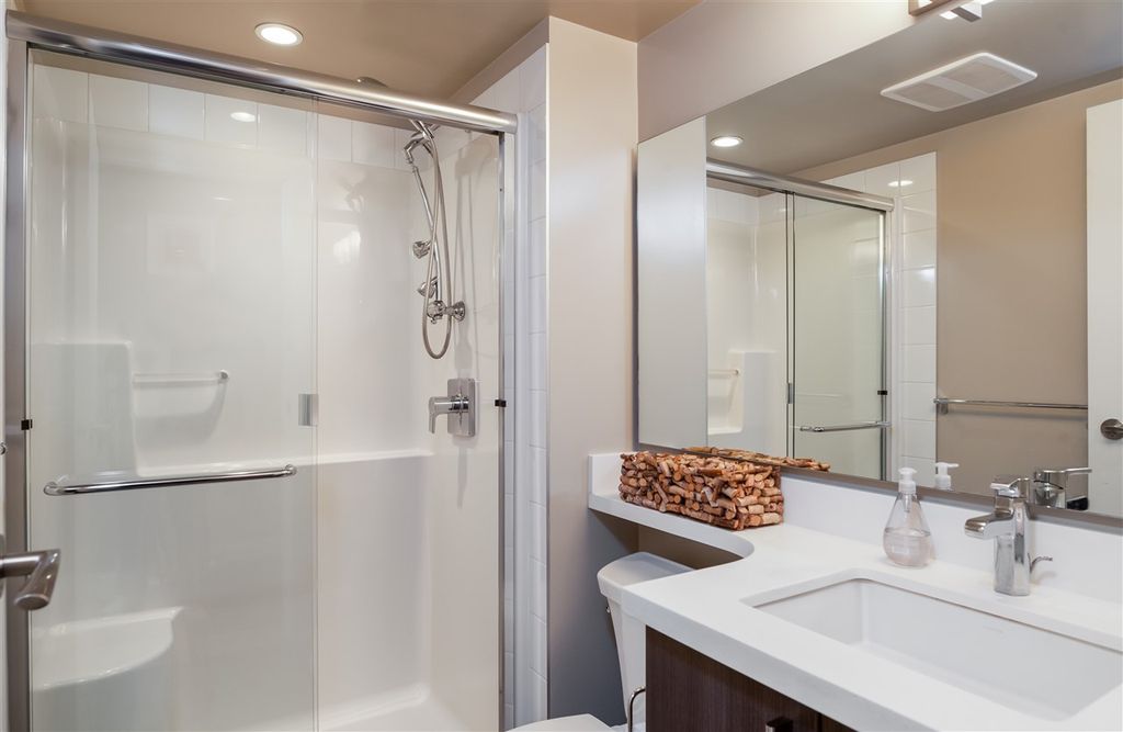 listing image 1107865595195996581