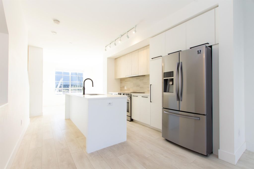 listing image 1103475727896419143