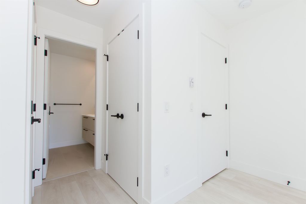 listing image 1104521446521269190