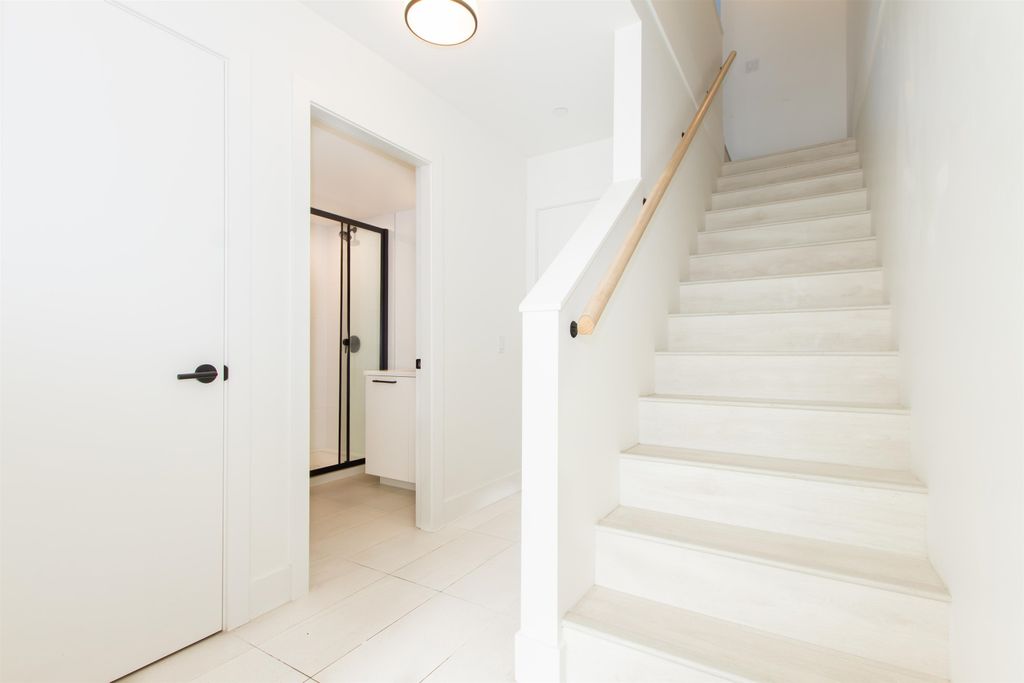 listing image 1104335432070092779