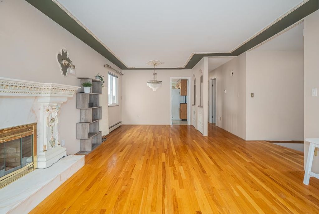 listing image 1105539913975938575