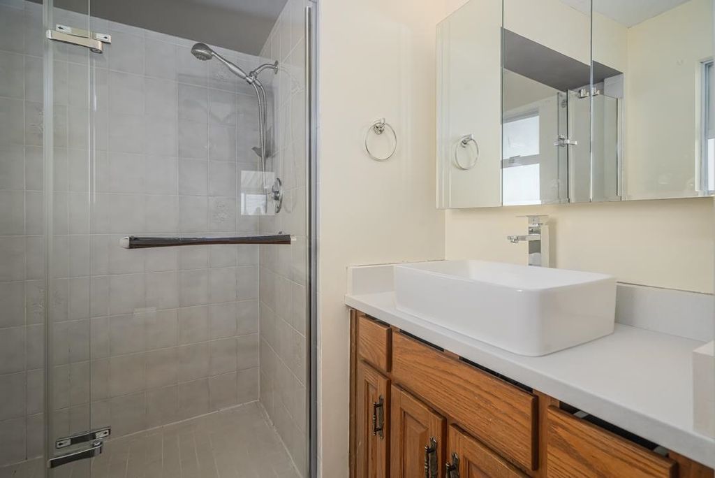 listing image 1103495842523856202