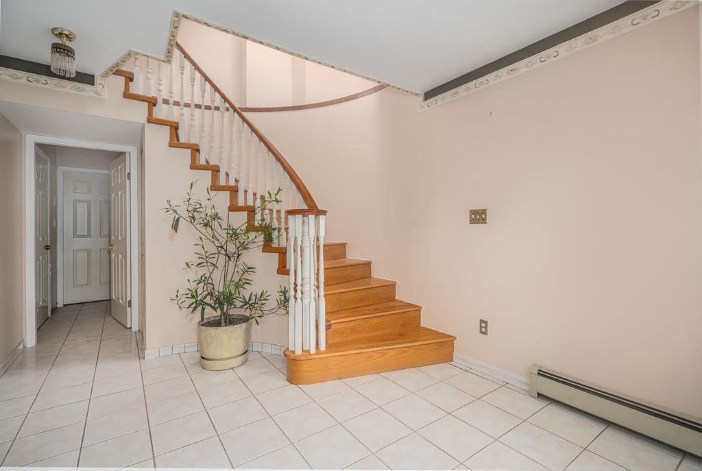 listing image 1106818212845583985