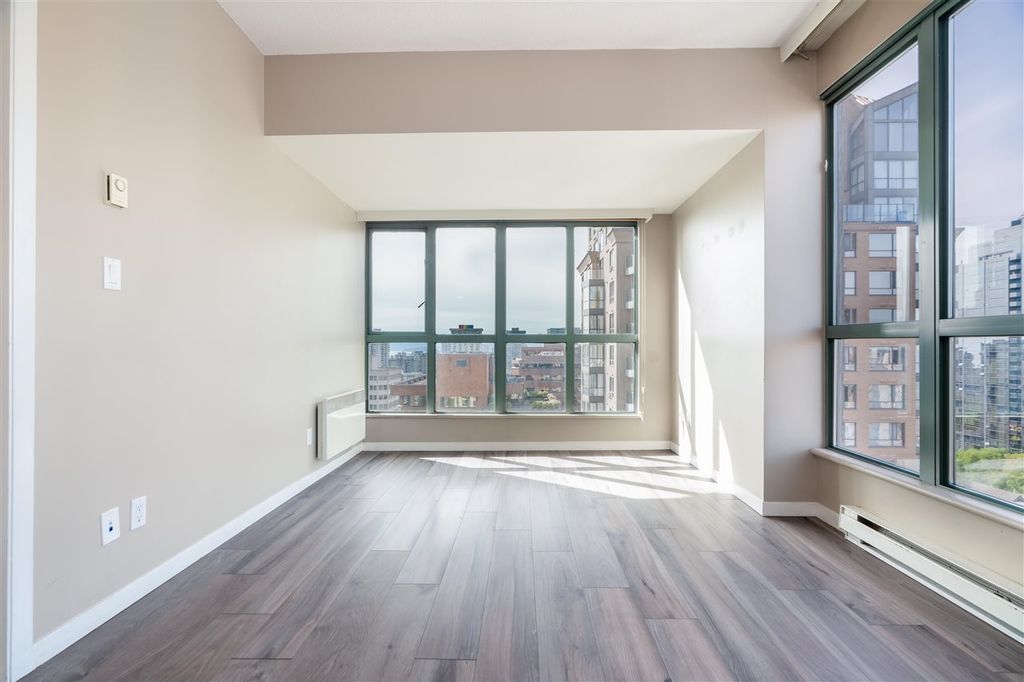 listing image 1102860192516824203