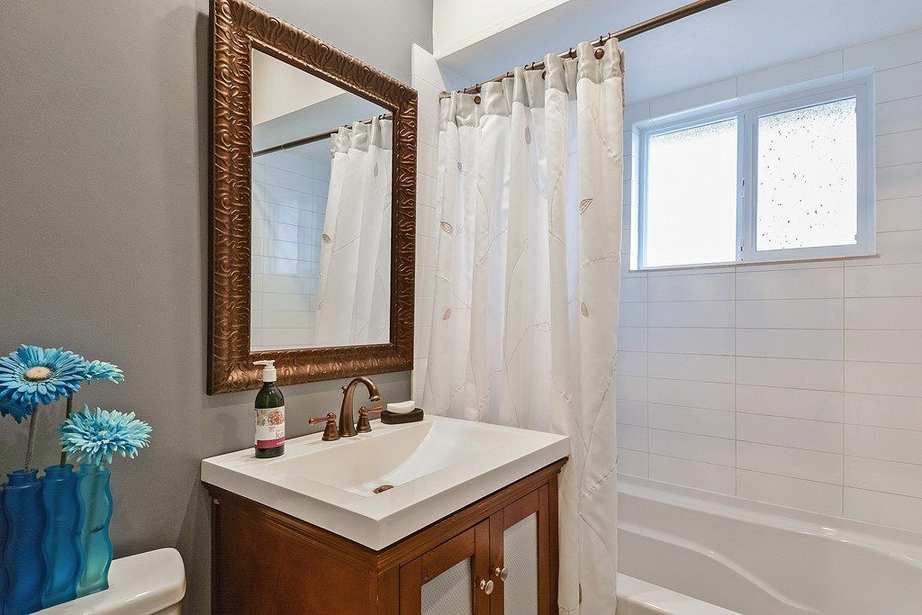 listing image 1104240057907425786