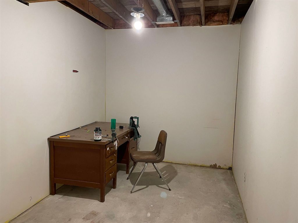 listing image 1109360974580937600