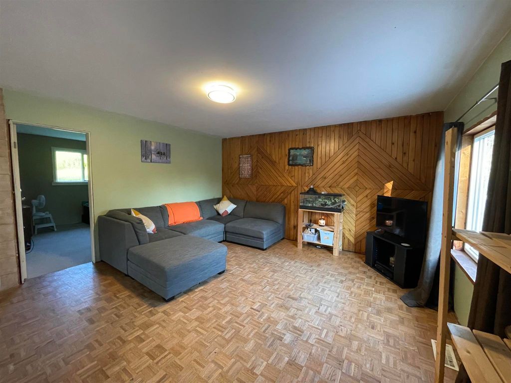 listing image 1109836229458392715