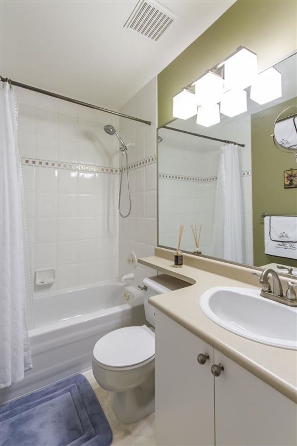 listing image 1107642354690025935