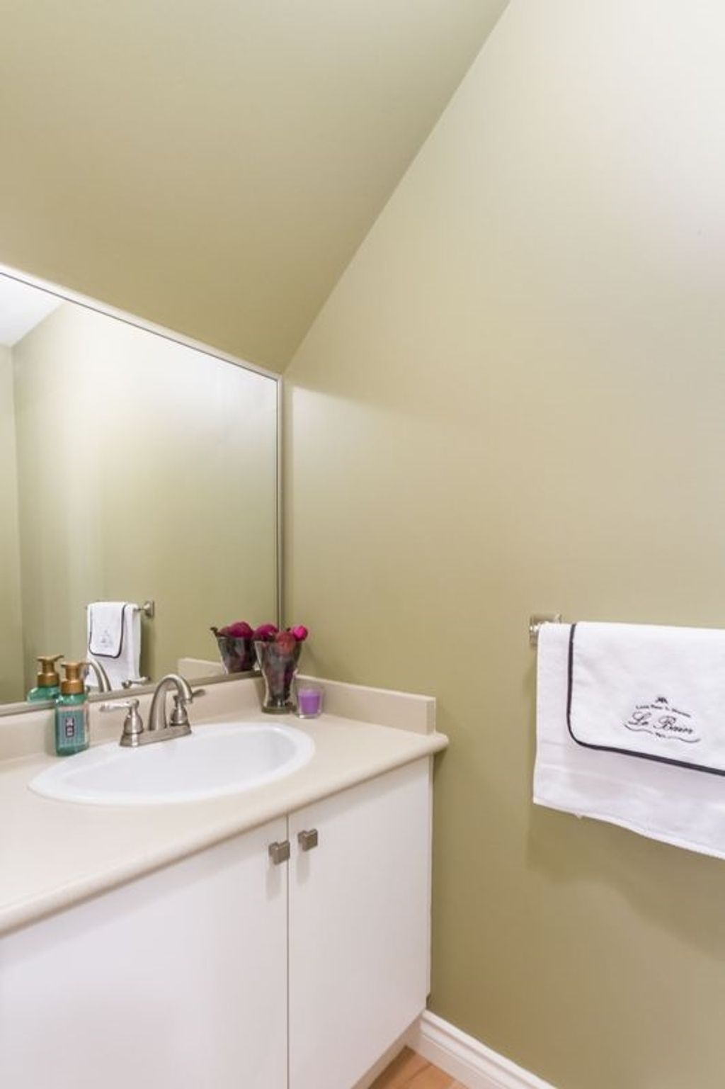 listing image 1107923662339670982