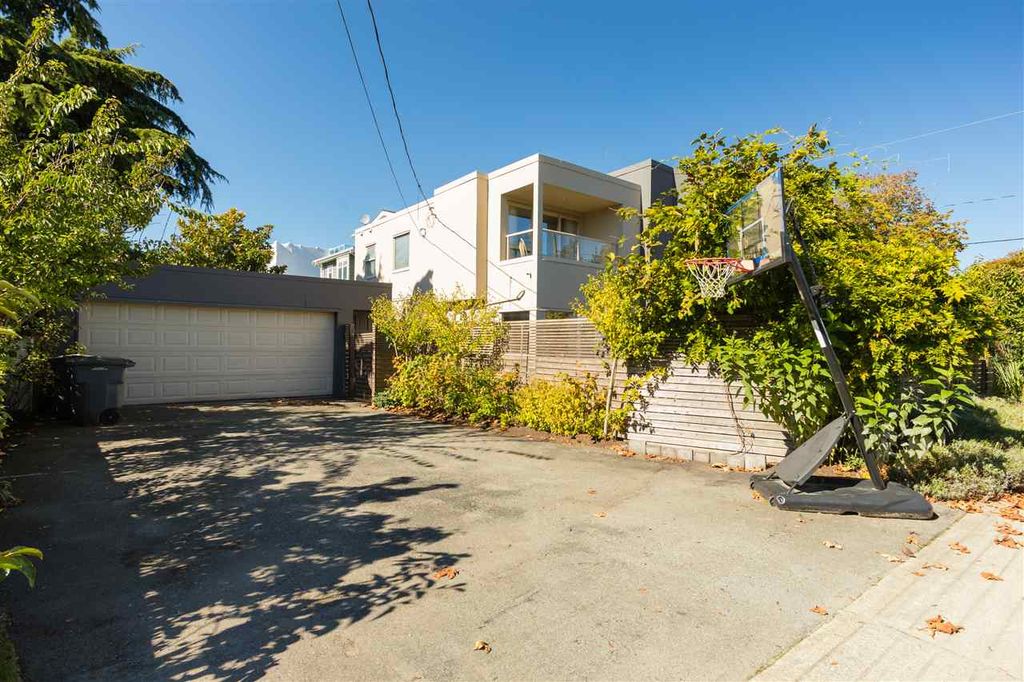 listing image 1104390861065220608