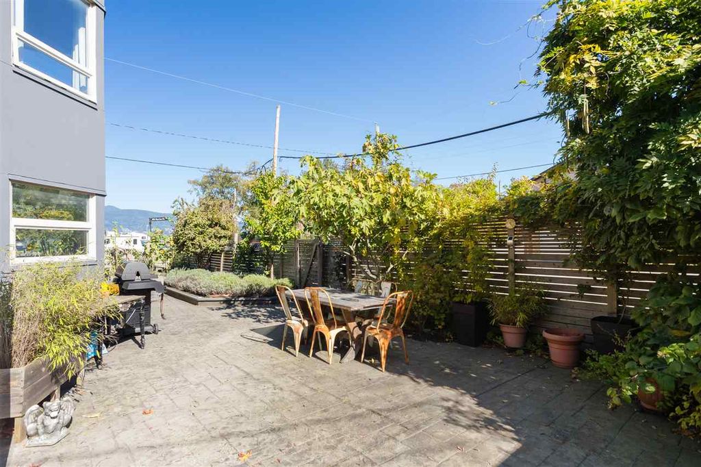 listing image 1109968445980401372