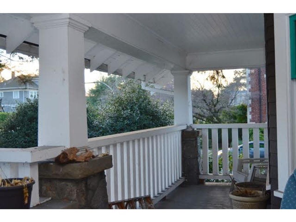 listing image 1101679370785253571