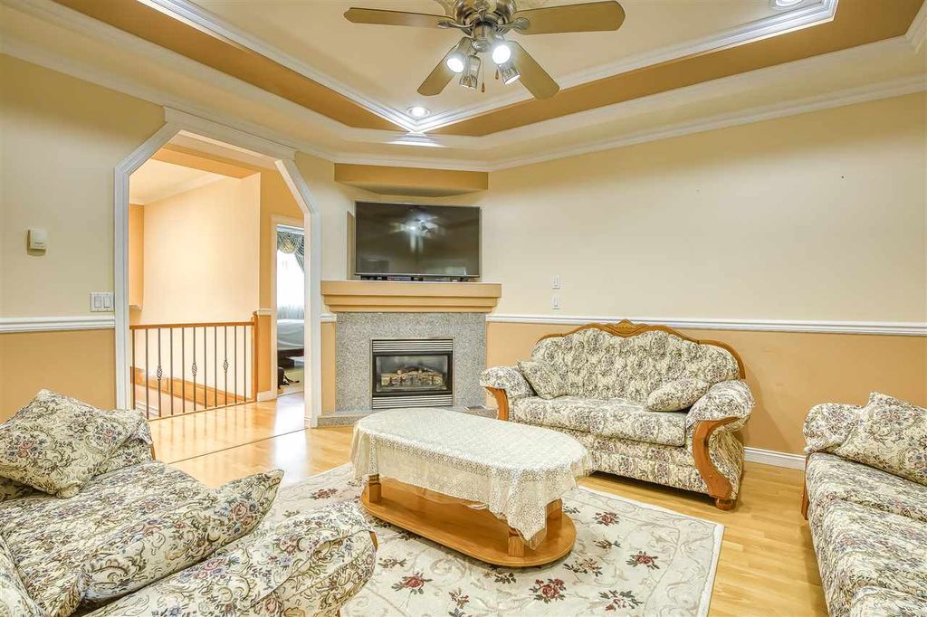 listing image 1101935854561505156