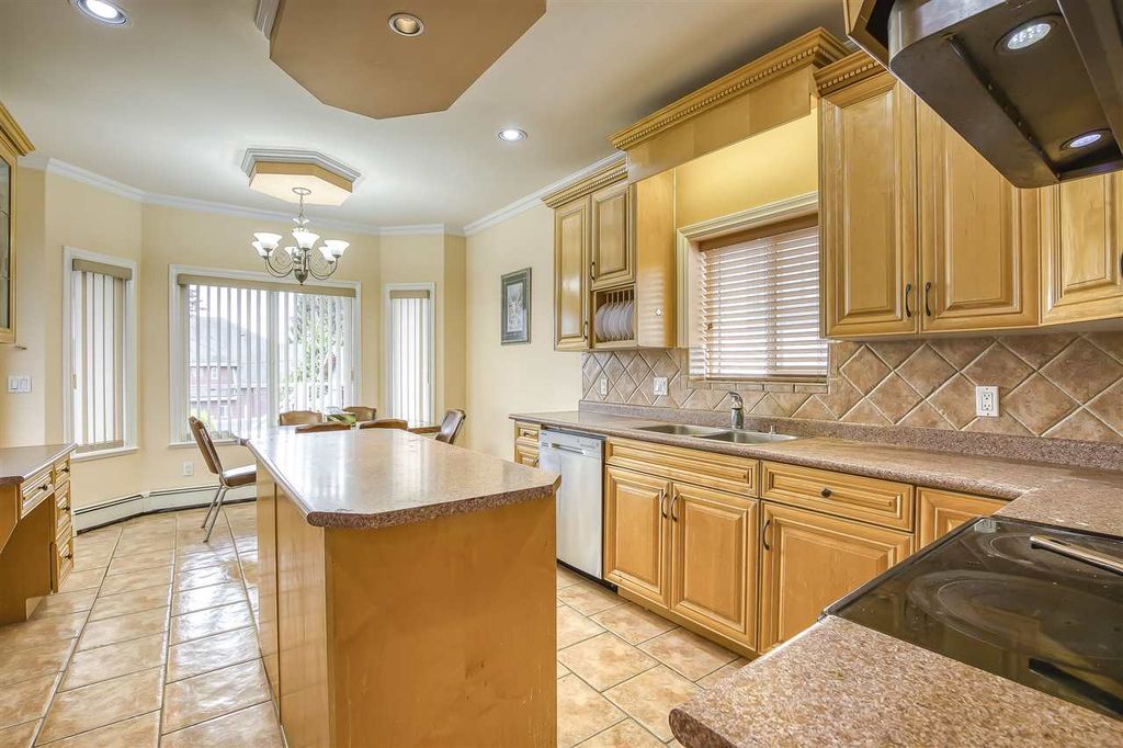 listing image 1104827477567380771