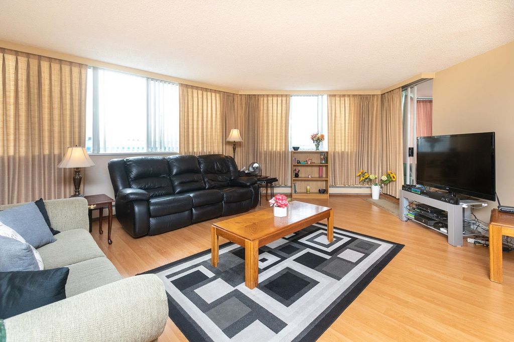 listing image 1107475871940702536