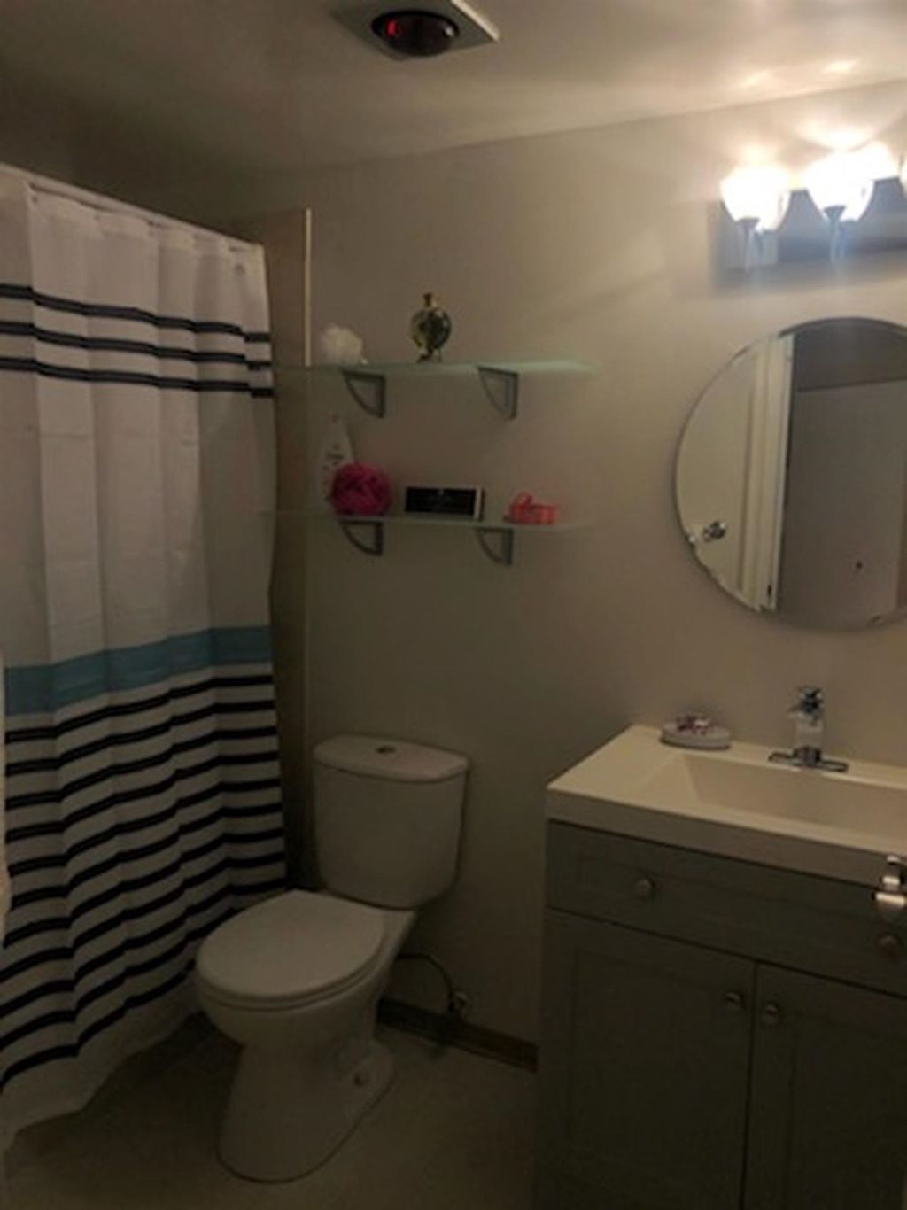 listing image 1106393848860367924