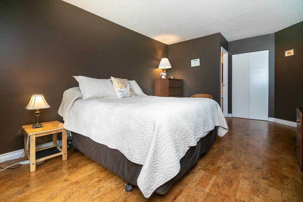 listing image 1107215664772922220