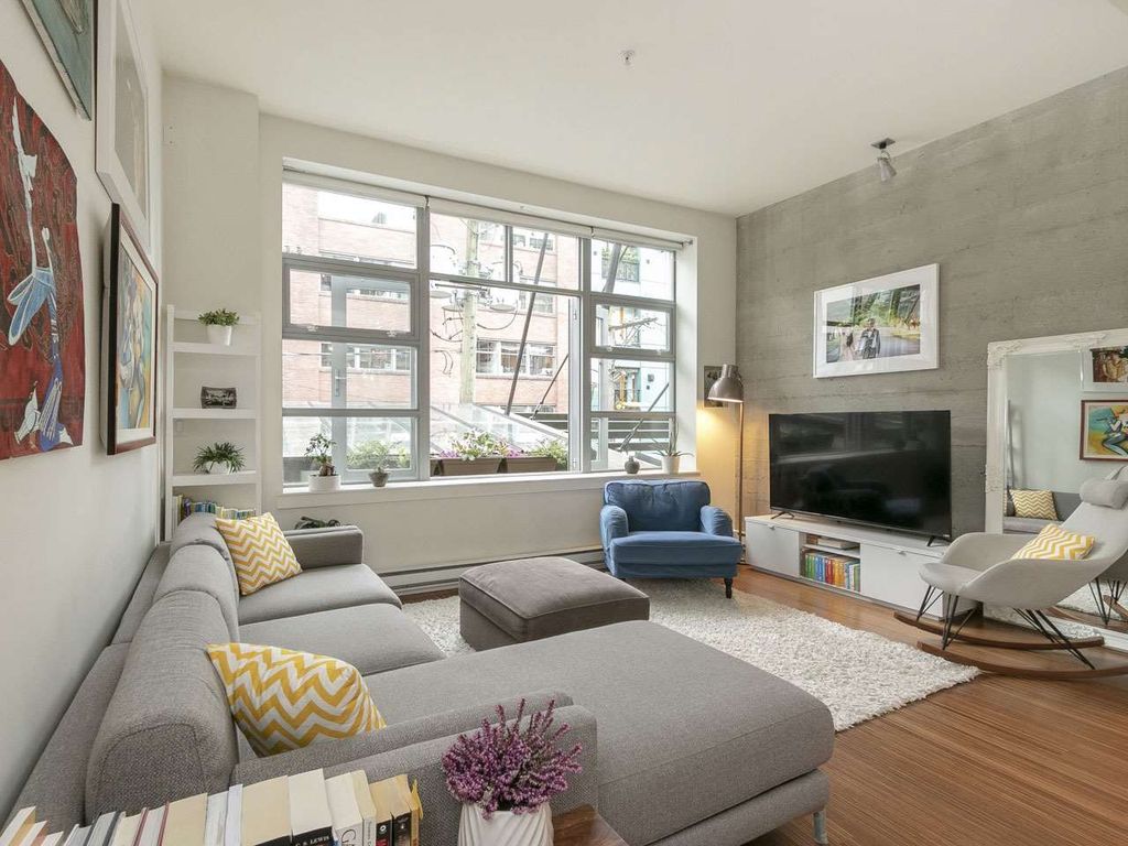 listing image 1104673503573880784