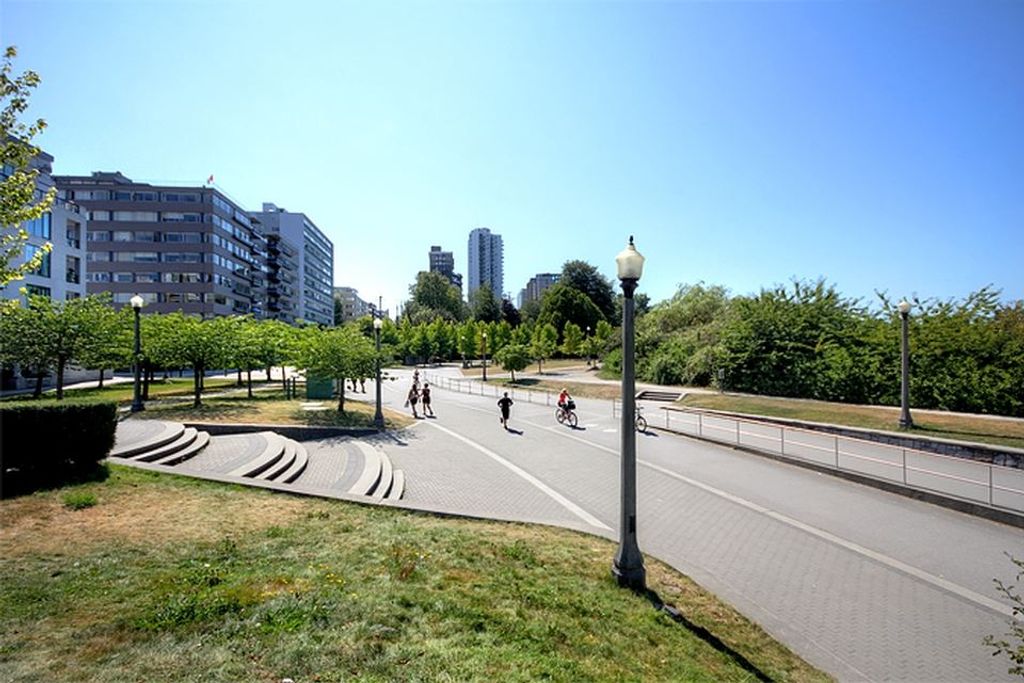 listing image 1109688995492907611