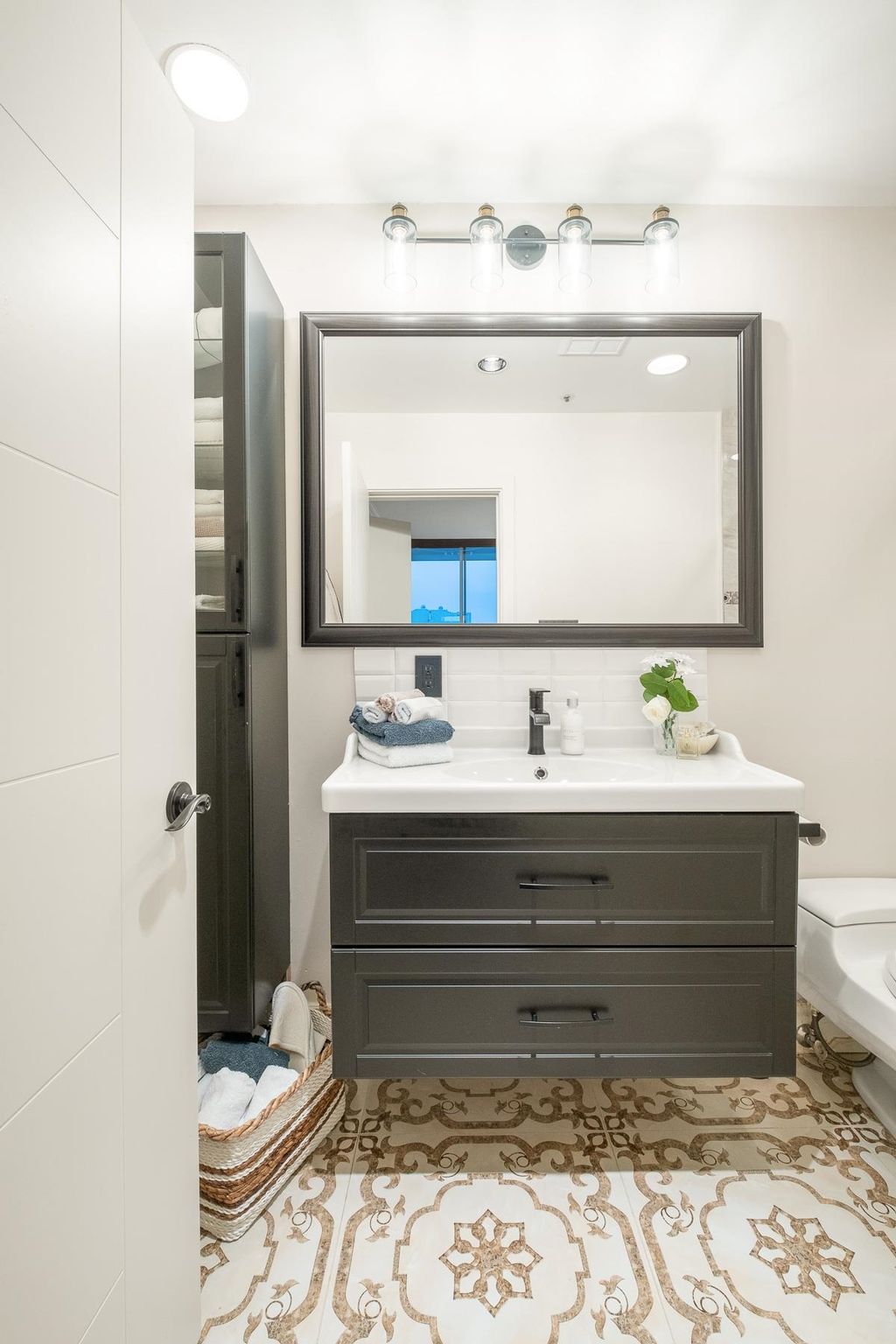 listing image 1104915117289619684