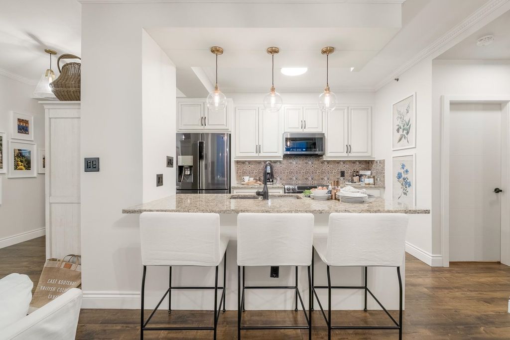 listing image 1106936214173704051