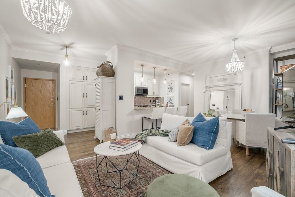 listing image 1103572576624750250