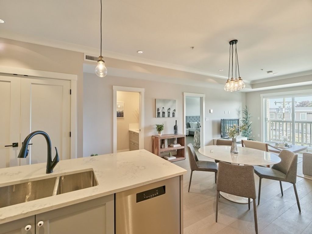 listing image 1102557435640200240