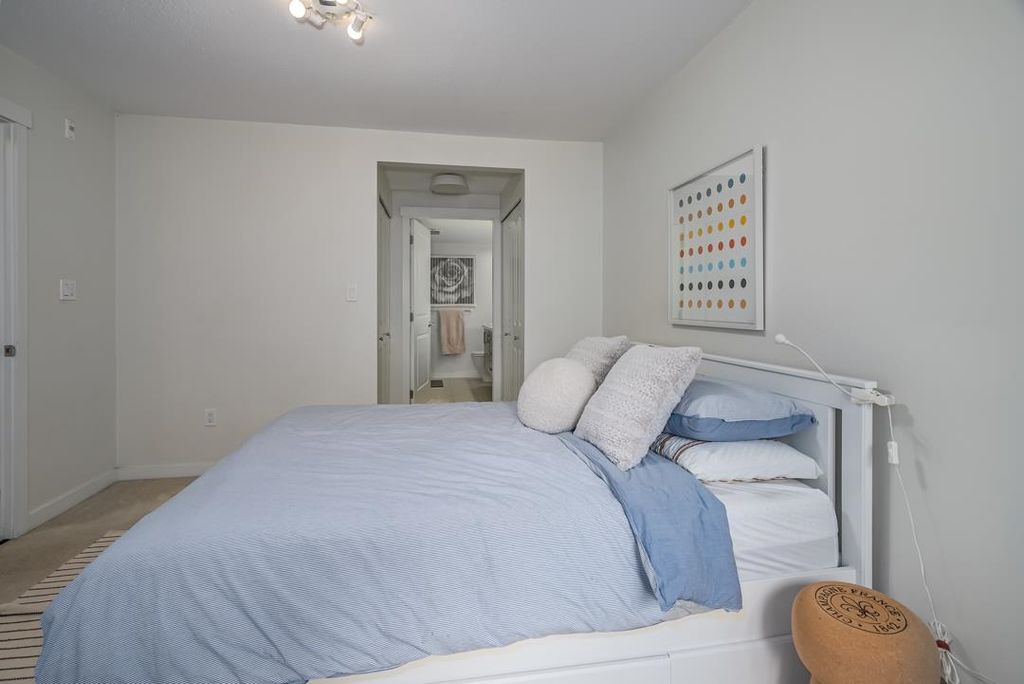 listing image 1101359637439053453