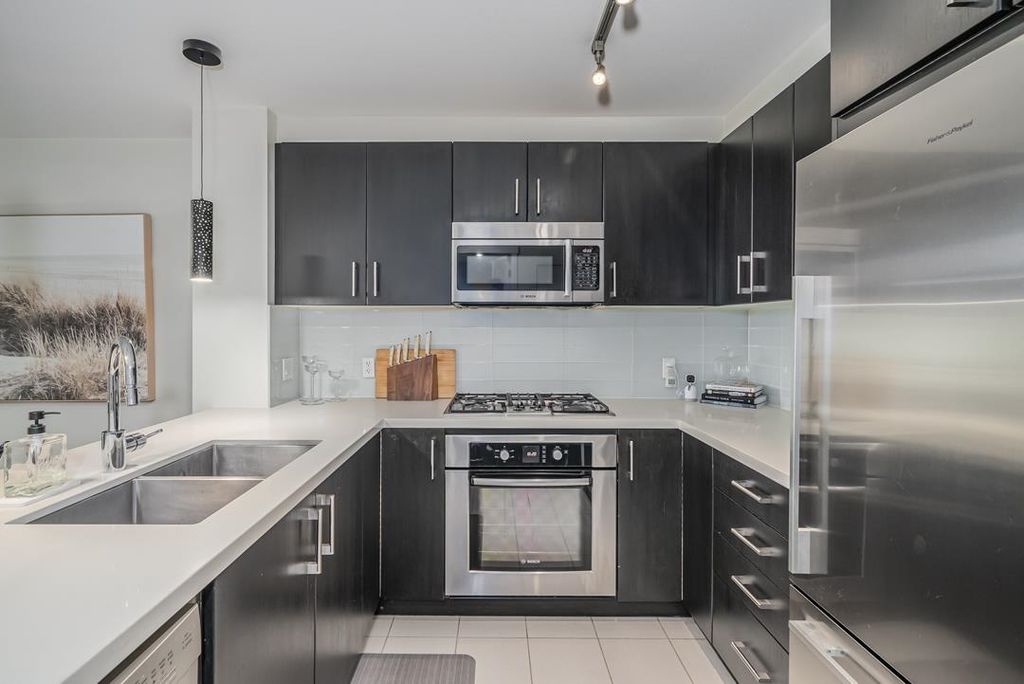 listing image 1100526716778626866