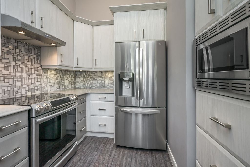 listing image 1102947597734794211