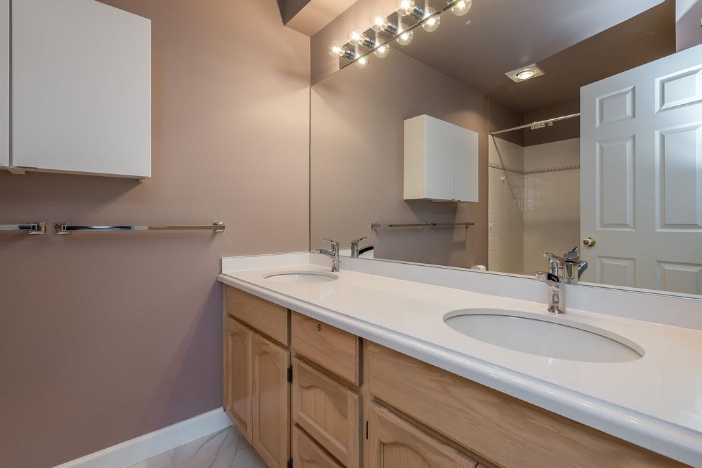 listing image 1102405575753963287