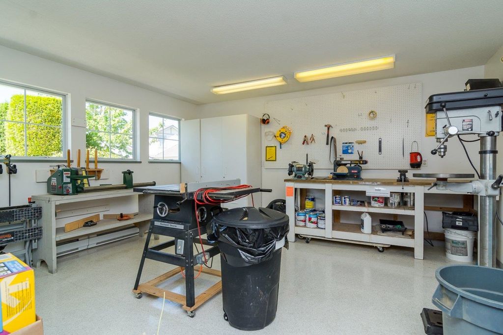 listing image 1108201255377337993