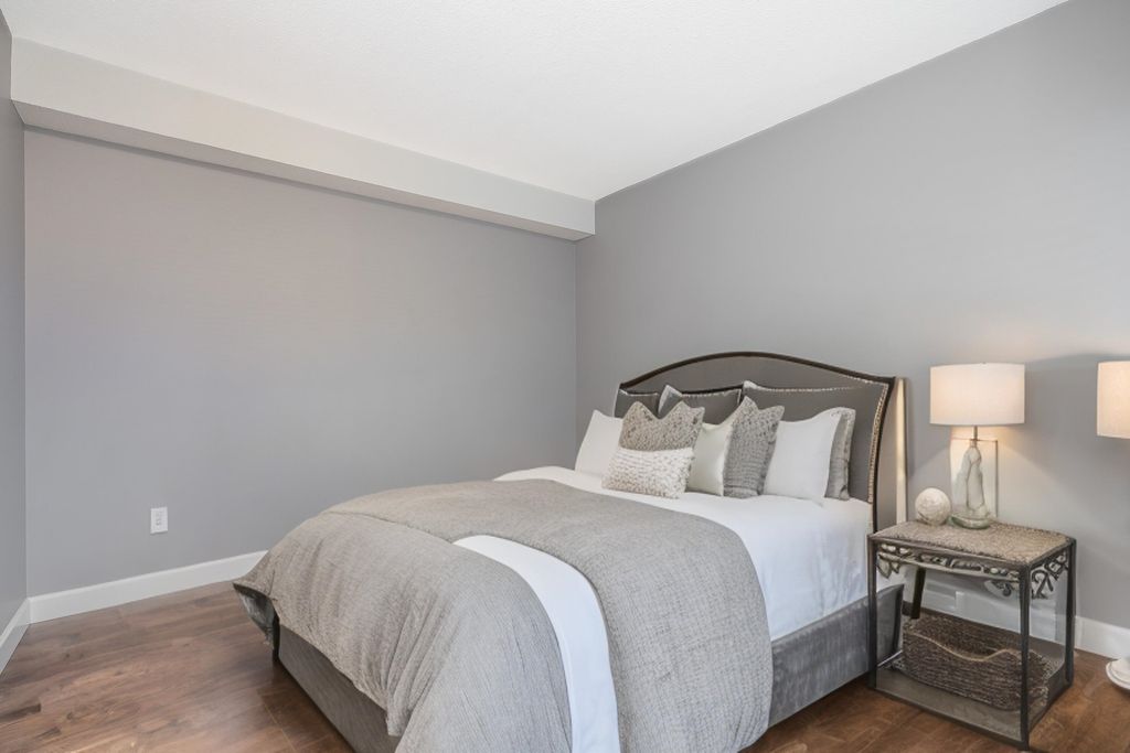 listing image 1103374844546018433
