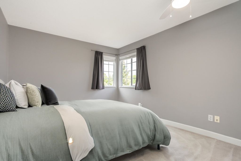 listing image 1100935680312583575