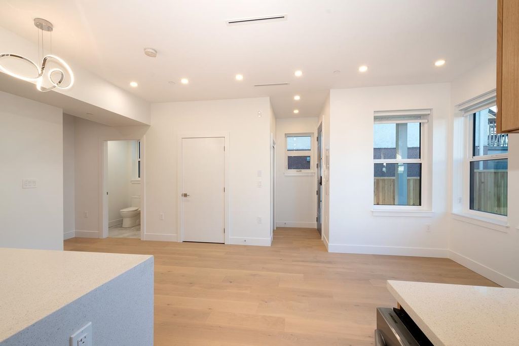 listing image 1102210577612497053