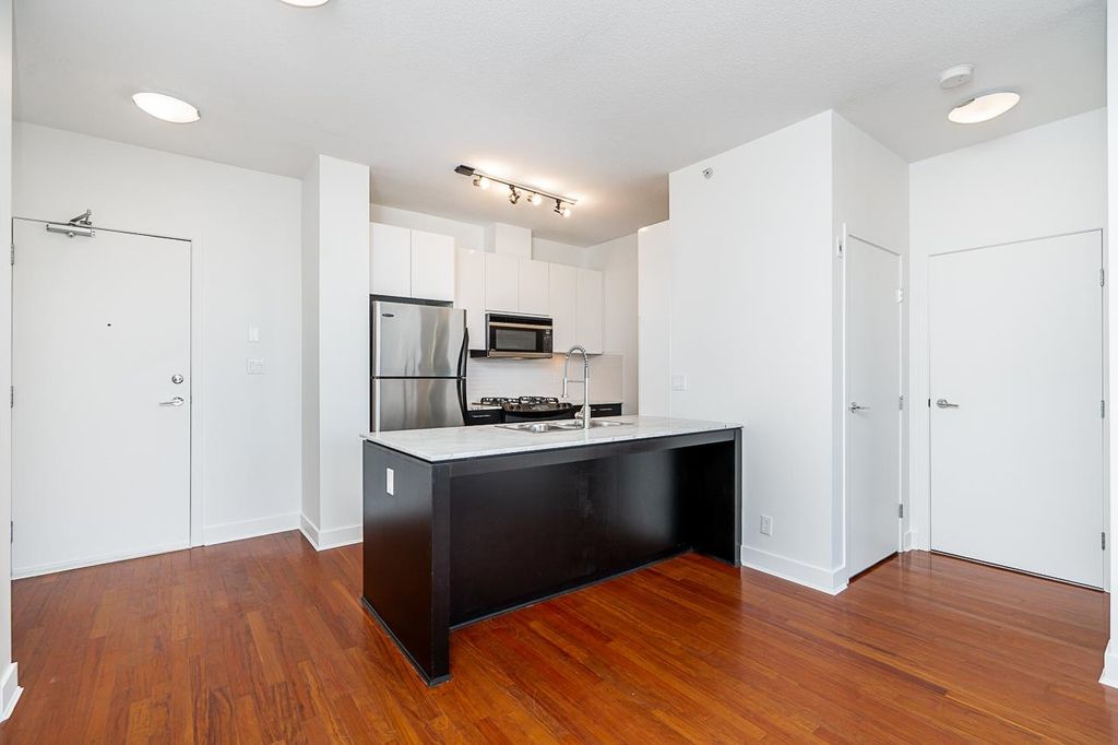 listing image 1102342269179739504