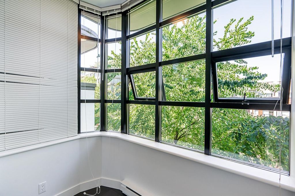 listing image 1104172176034662985