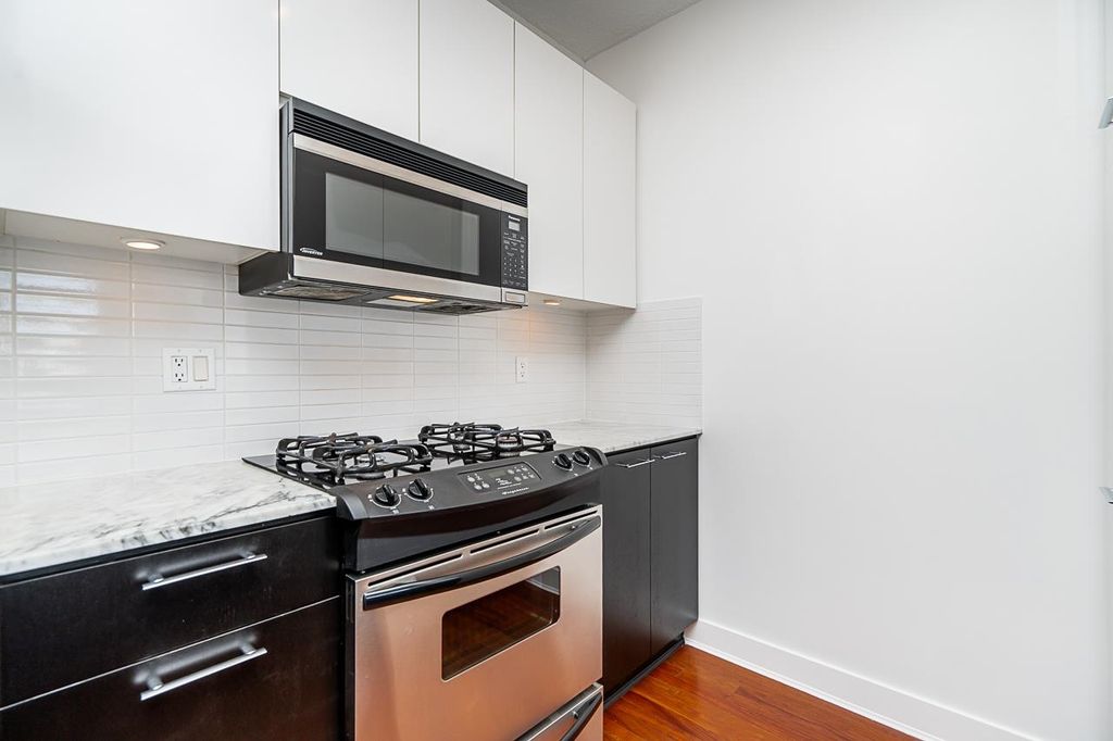 listing image 1109171792415737102