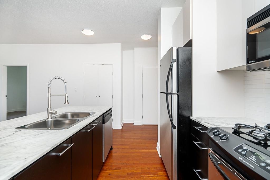 listing image 1104430408151955169