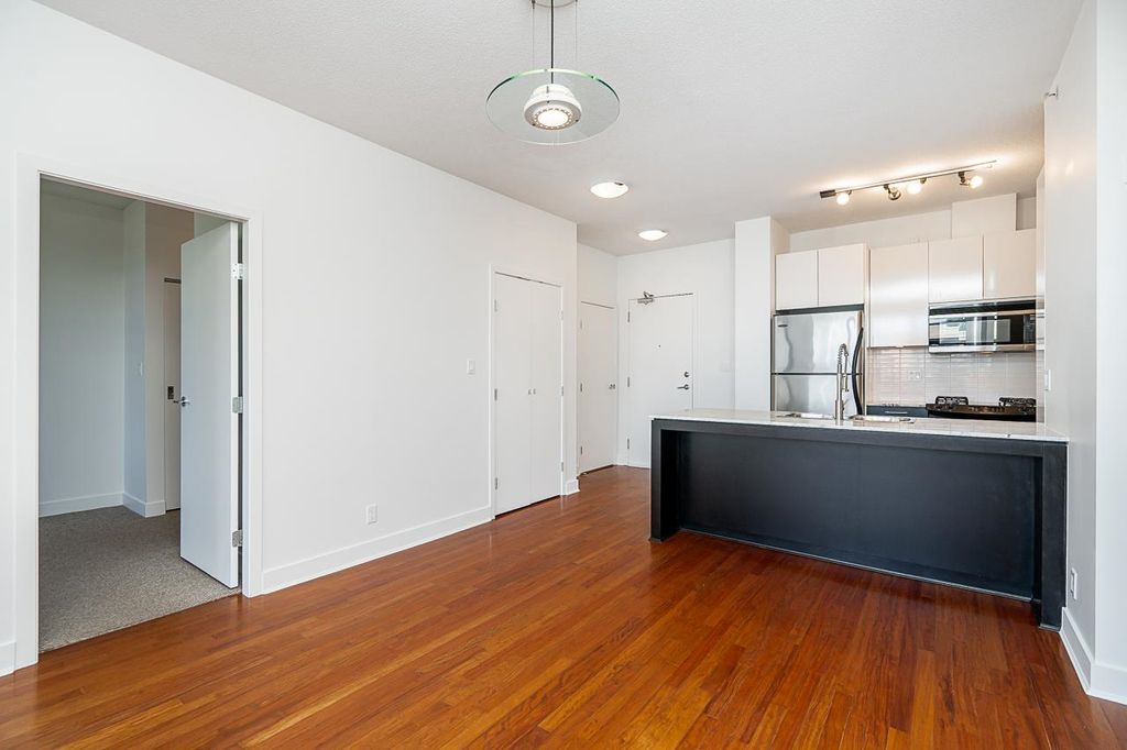 listing image 1104003139387128205
