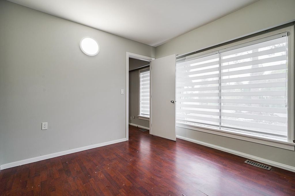 listing image 1100584537880019091