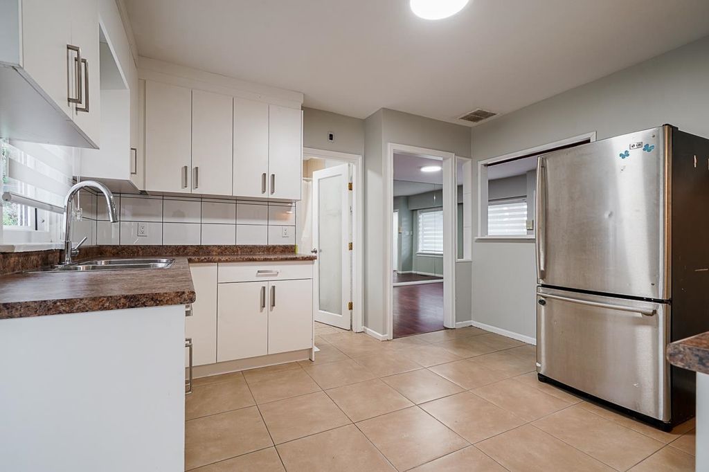 listing image 1102357823532316874