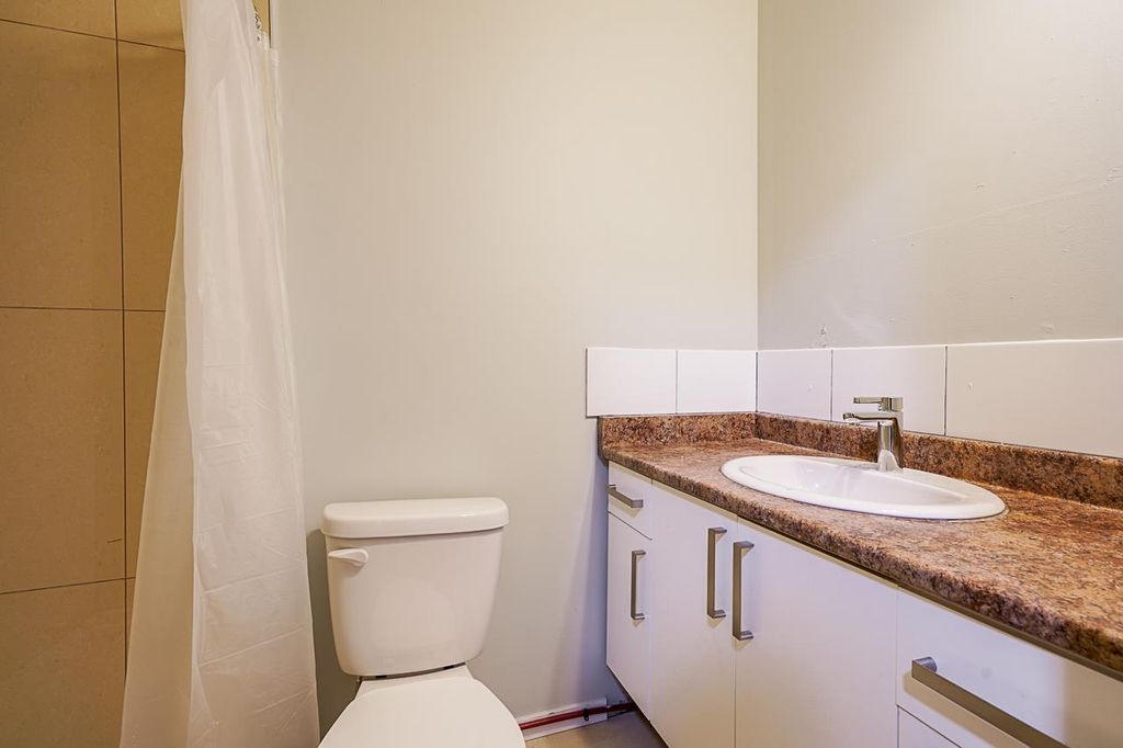 listing image 1106985130510544925