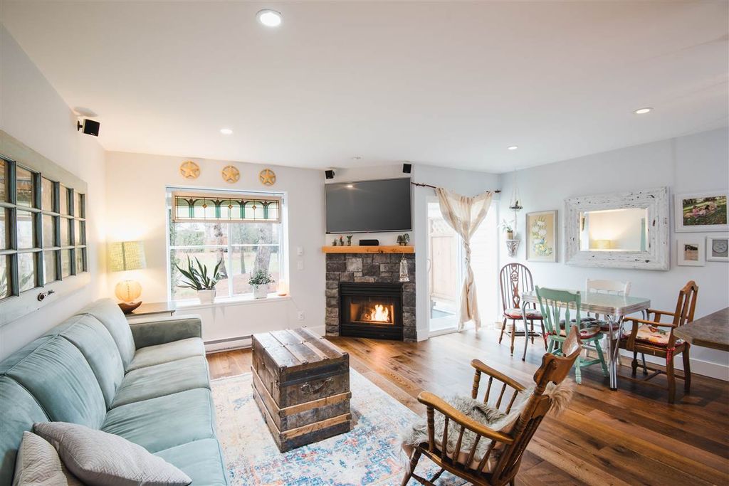 listing image 1103048116851302958