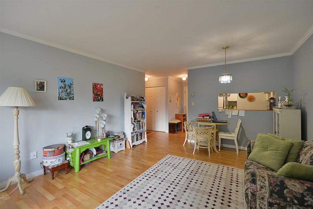 listing image 1102170173571498628