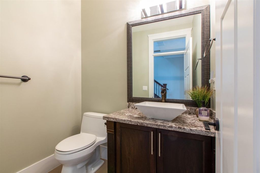 listing image 1101690032364557250