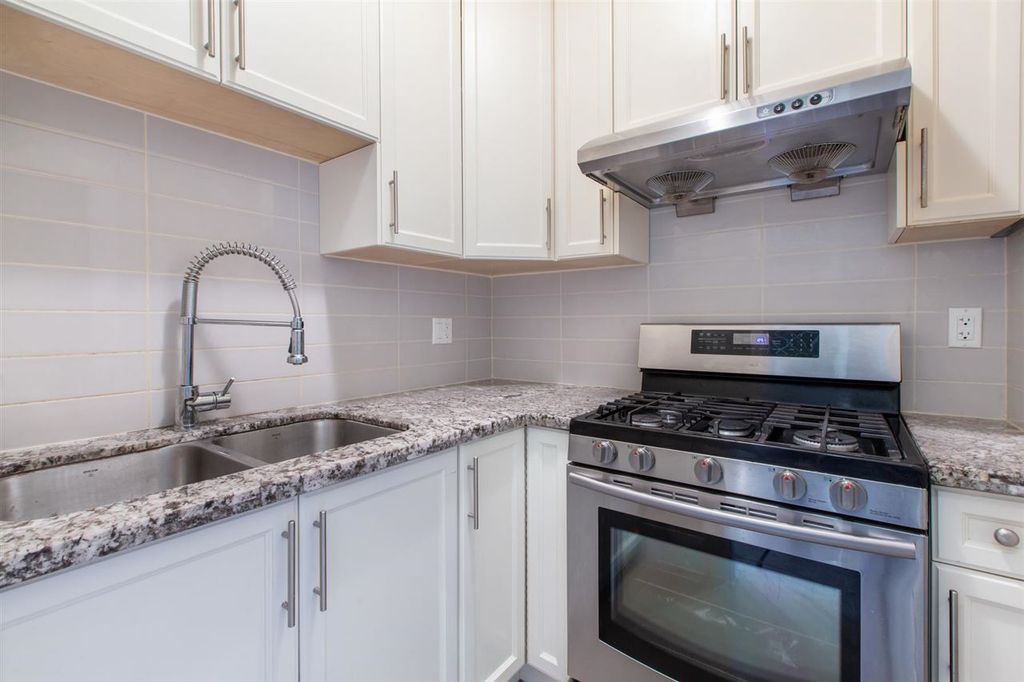 listing image 1109287723238604093