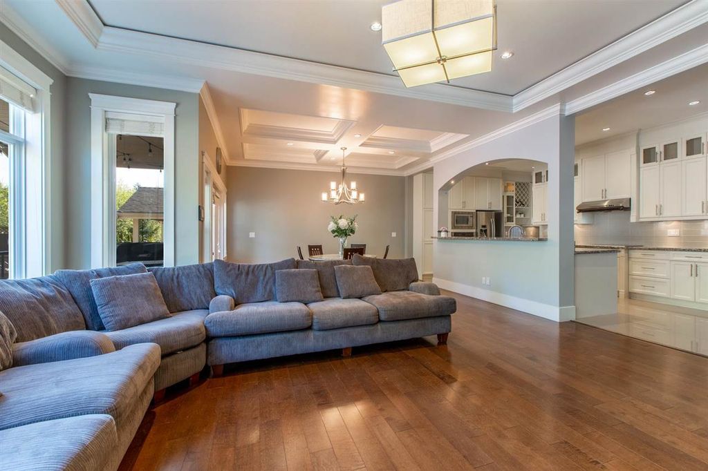 listing image 1102943545996386718