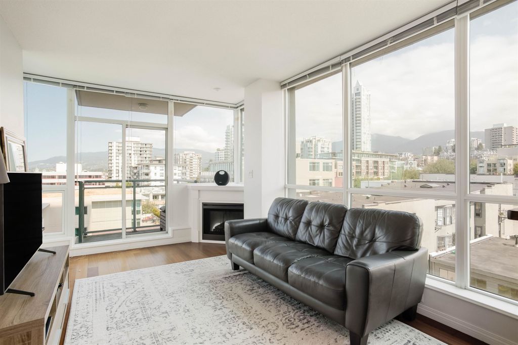 listing image 1102863537607372750