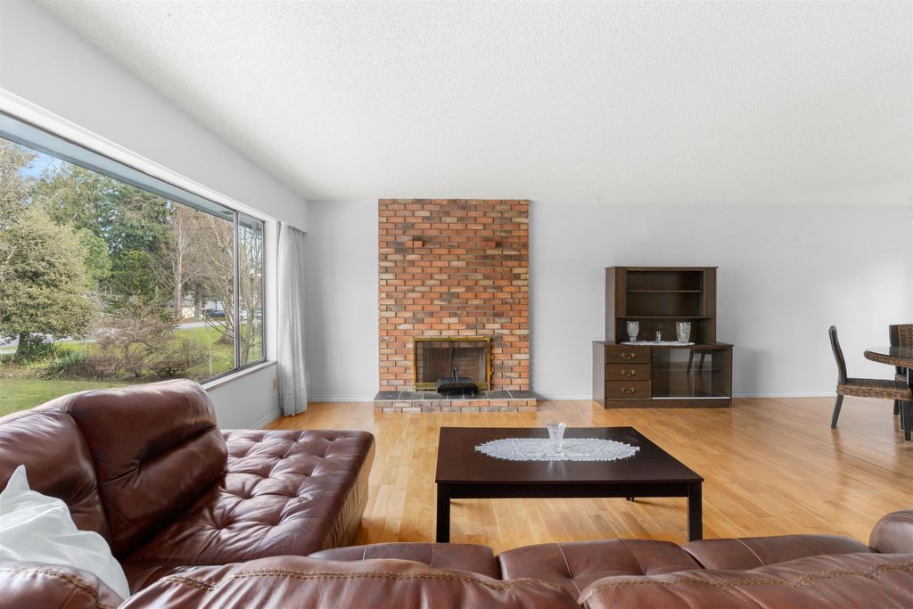 listing image 1101858116800982606